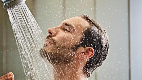 5 فایده اعجاب انگیز دوش آب سرد که نمی دانستید